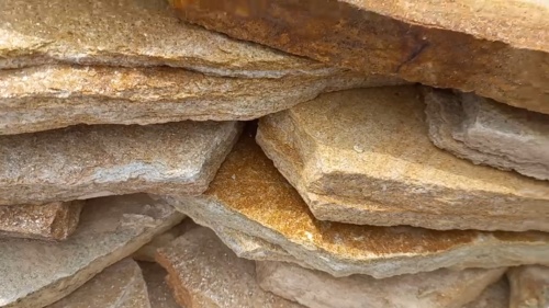 Плитняк златолит жёлтый золотистый для отмостки купить в Фрязино