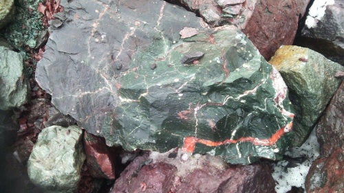 Гигантские зелёные валуны для ландшафтного дизайна весом более 5 тонн купить в Фрязино