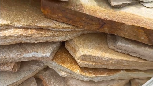 Плитняк златолит жёлтый золотистый для отмостки купить в Фрязино