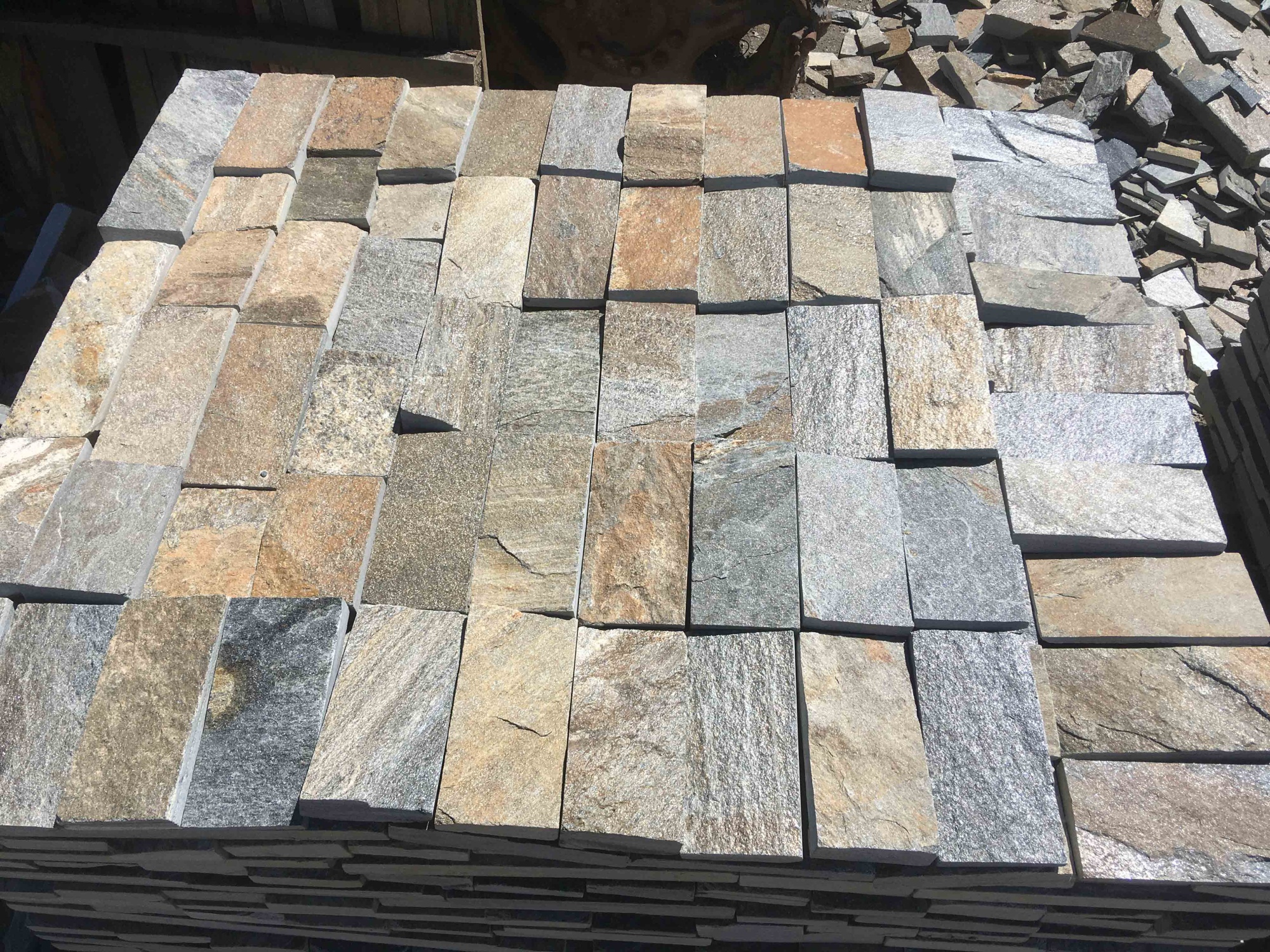 Плитка пилёная златолит Уральский для фасада купить в Фрязино