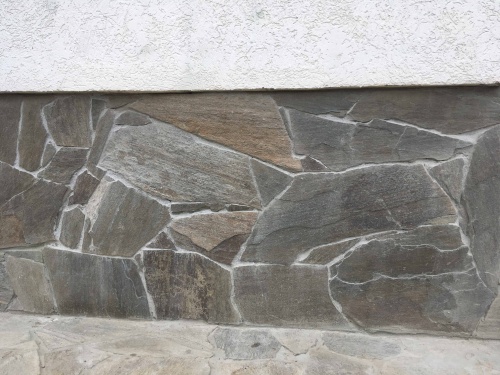 Плитняк златолит Уральский для цоколя, отмостки купить в Фрязино