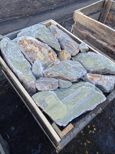 Златолит жёлтый, жёлто-зелёный глыбки и валуны для ланшафтного дизайна купить в Фрязино