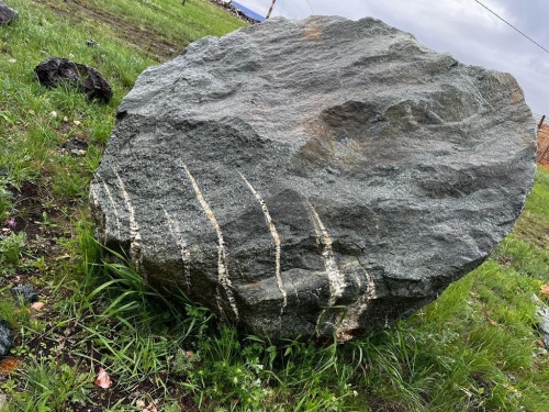 Гигантские зелёные валуны для ландшафтного дизайна весом более 5 тонн купить в Фрязино