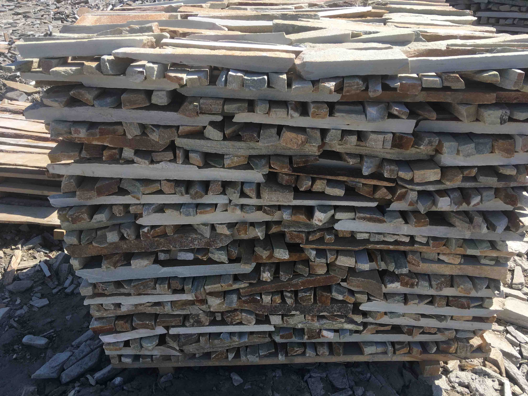 Горбушка златолит золотистый для облицовки купить в Фрязино