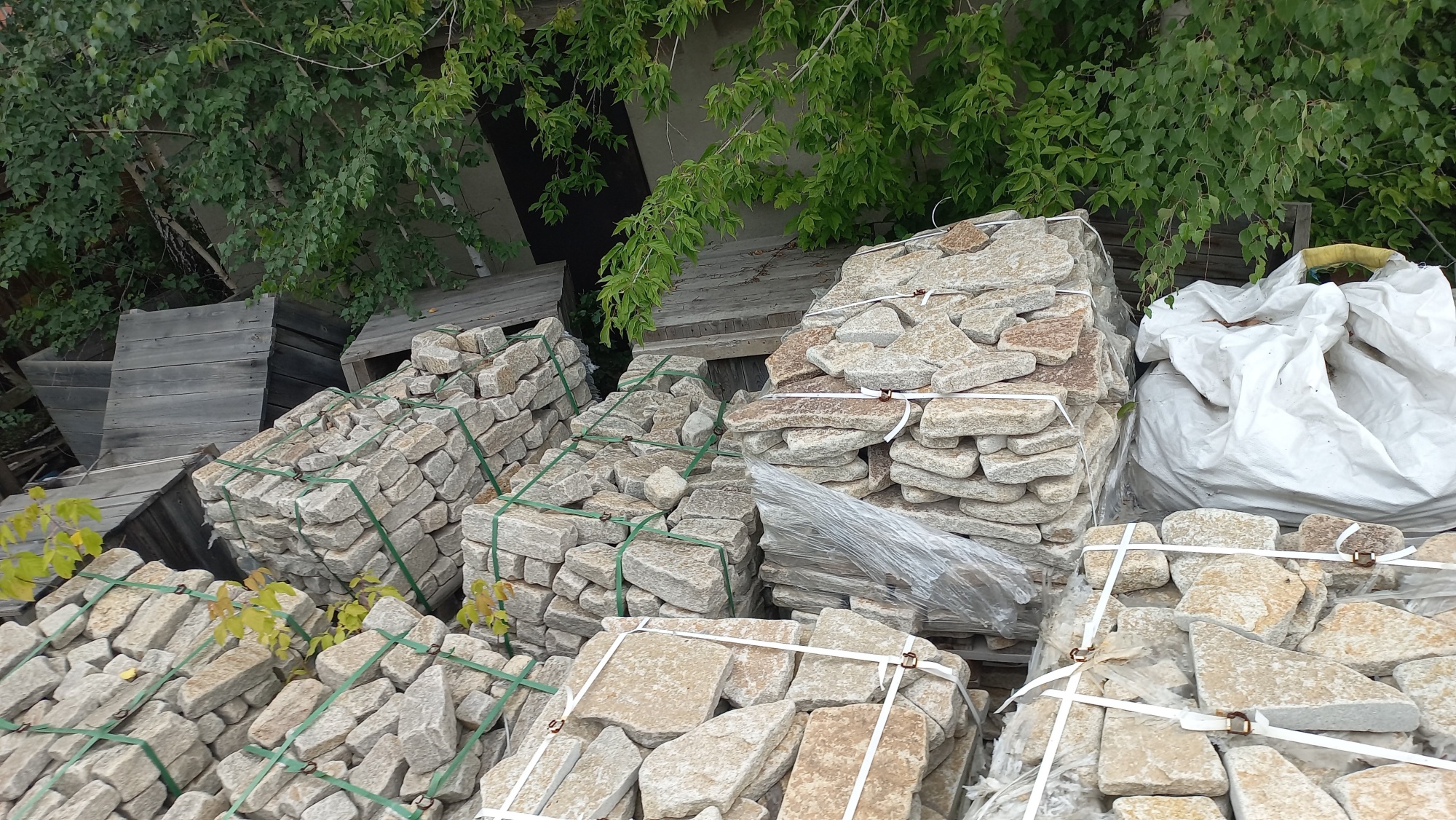 Плитняк гранитный галтованный купить в Фрязино