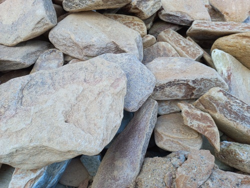 Златолит жёлтый, жёлто-зелёный глыбки и валуны для ланшафтного дизайна купить в Фрязино