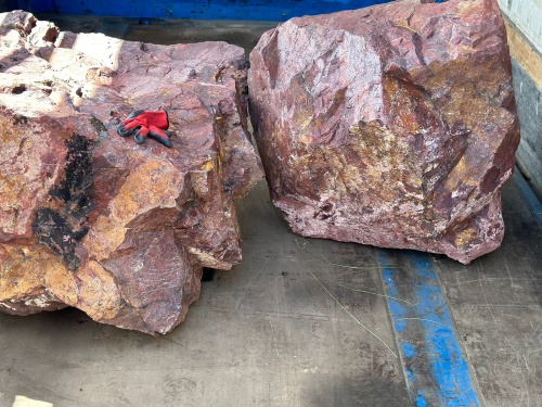 Ландшафтные глыбы красно-фиолетовые 200-1000 килограмм купить в Фрязино