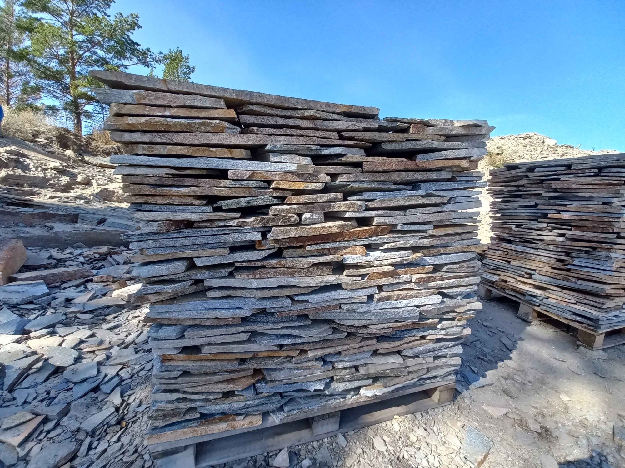 Плитняк златолит серебристый для фасада купить в Фрязино