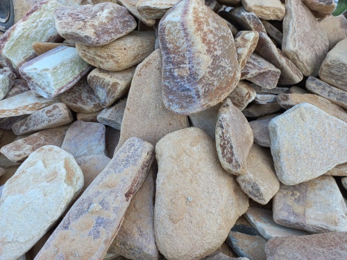 Златолит жёлтый, жёлто-зелёный глыбки и валуны для ланшафтного дизайна купить в Фрязино