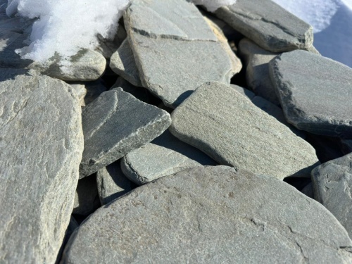 Плитняк златолит зелёный галтованный для цоколя купить в Фрязино